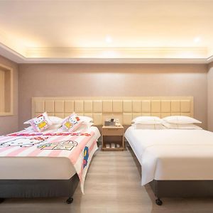 Deluxe Family Suite